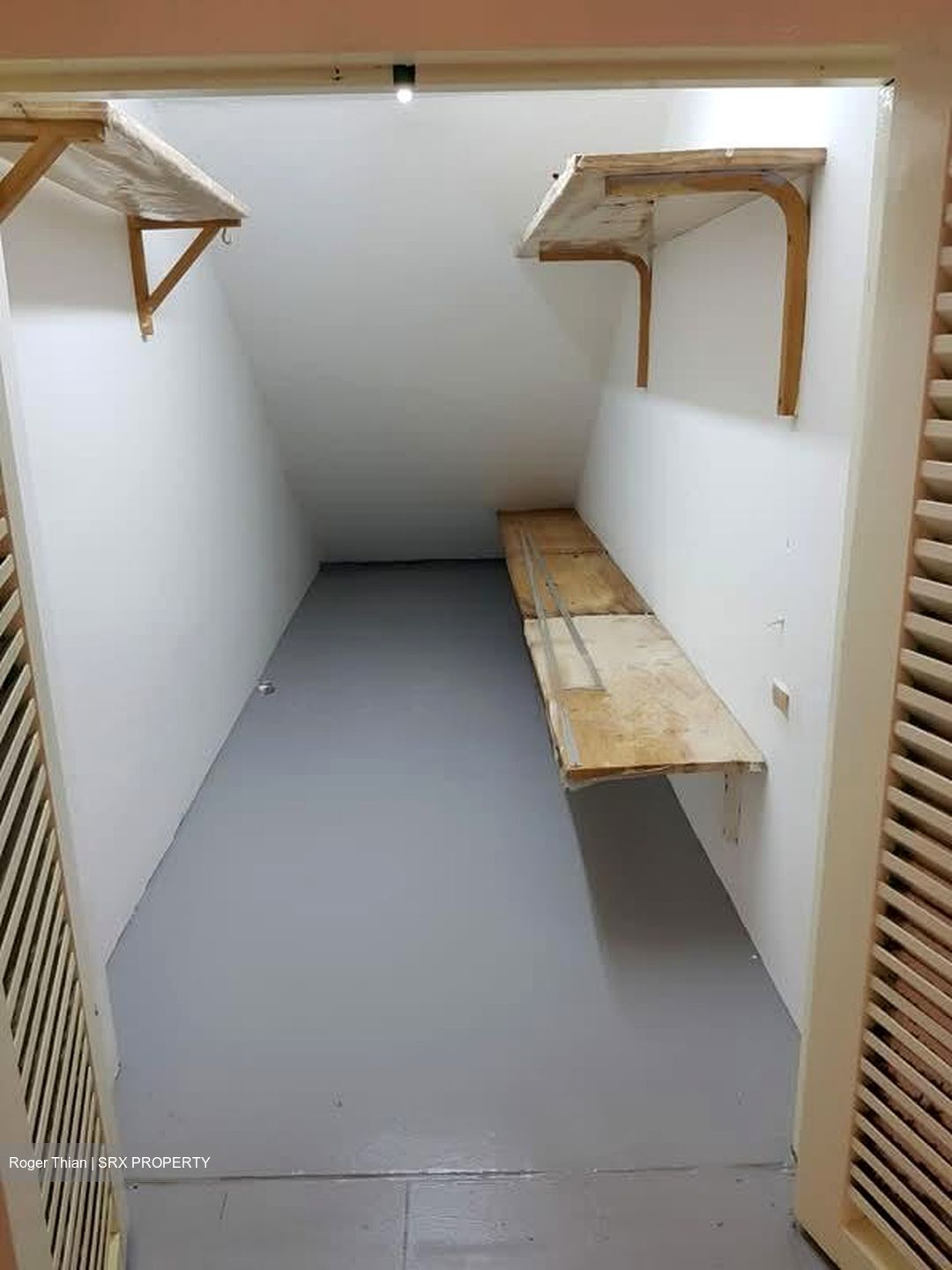 Temple Street (D1), Office #598109251